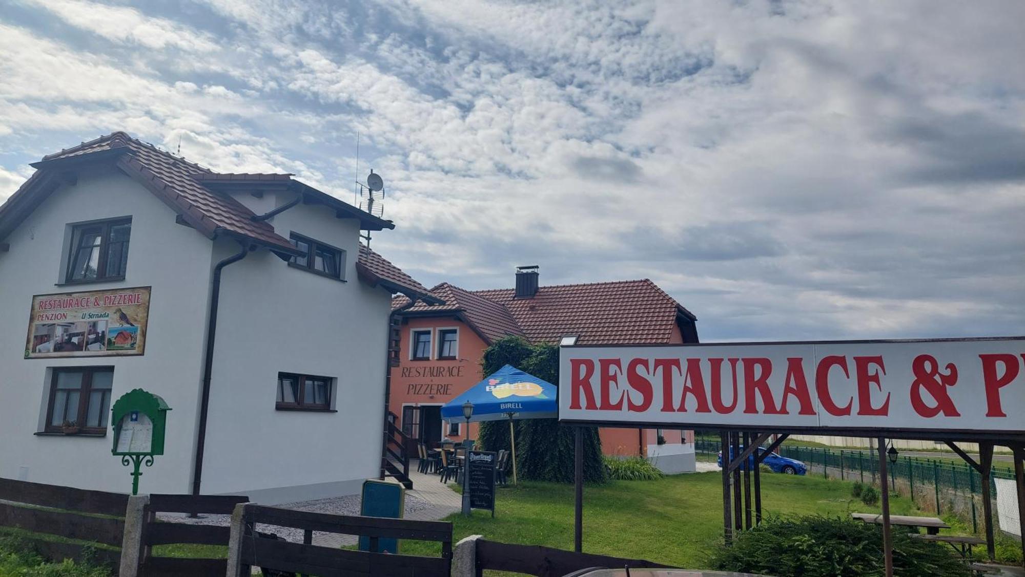 Penzion A Restaurace U Strnada Klatovy Extérieur photo