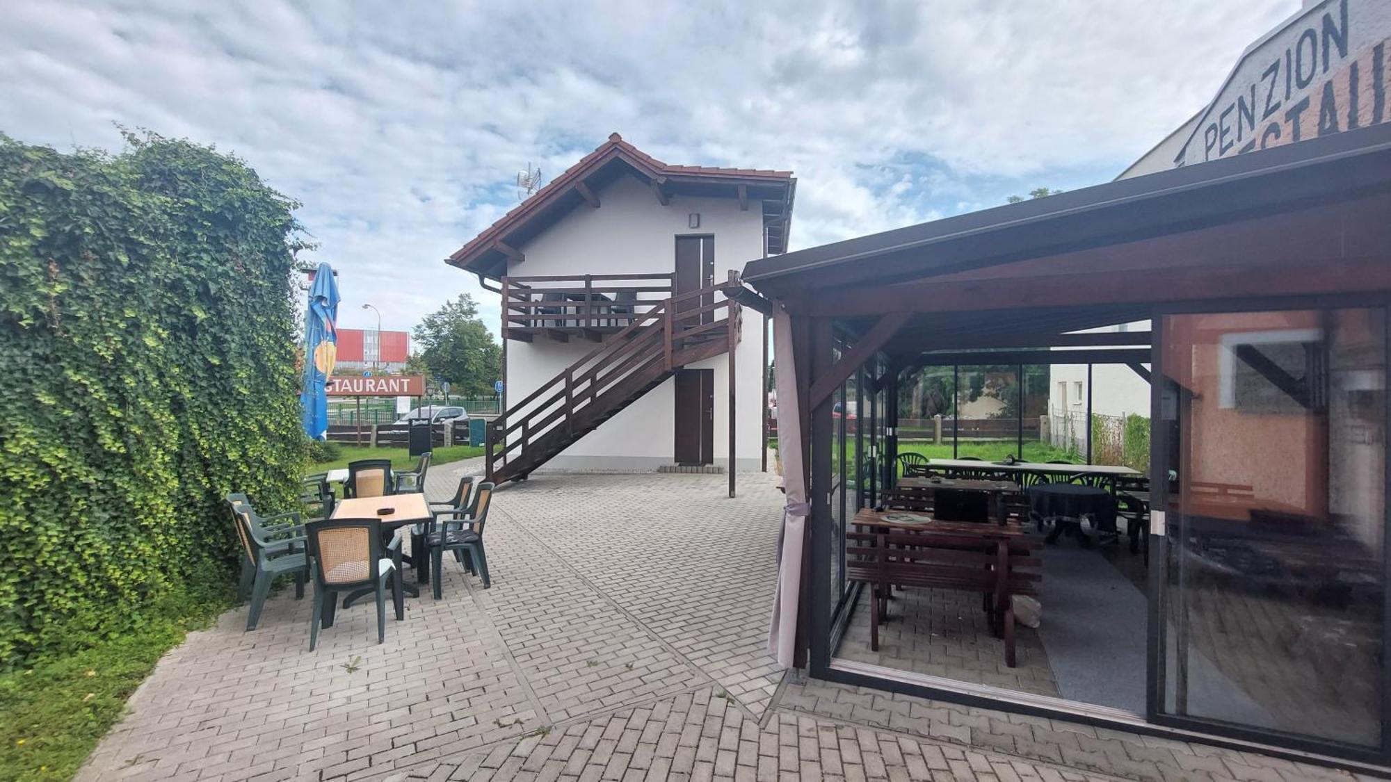 Penzion A Restaurace U Strnada Klatovy Extérieur photo
