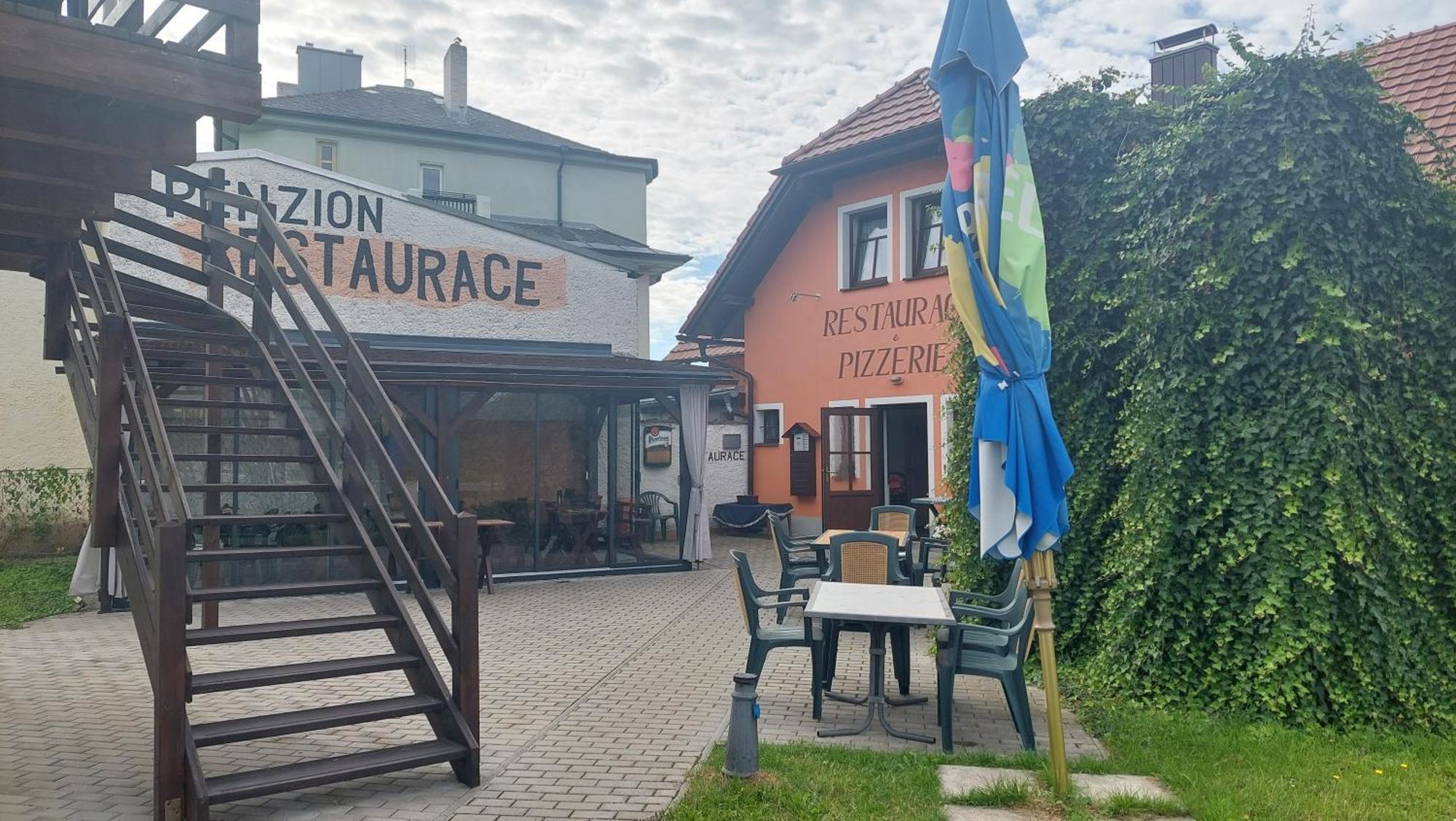 Penzion A Restaurace U Strnada Klatovy Extérieur photo
