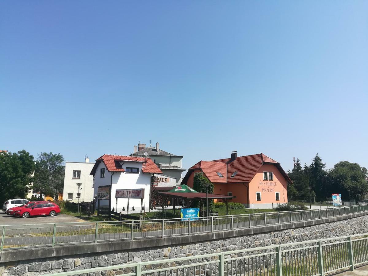 Penzion A Restaurace U Strnada Klatovy Extérieur photo